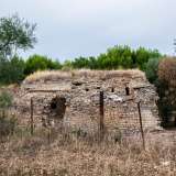 Ritorniamo infine sulla 67, proseguendo per quattro chilometri e svoltando sulla destra in una stradina che ci conduce davanti a un sito leggendario: il rudere della chiesa di San Marco